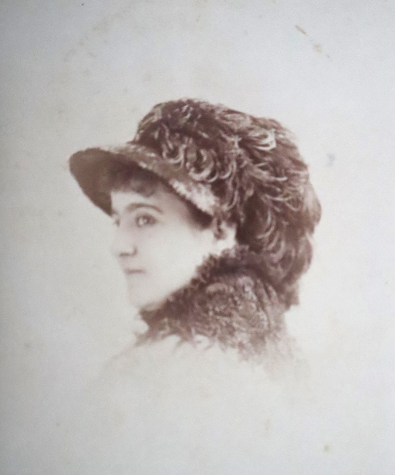 Framed Early Cabinet Card of 19th Century Opera Star Adelina Patti