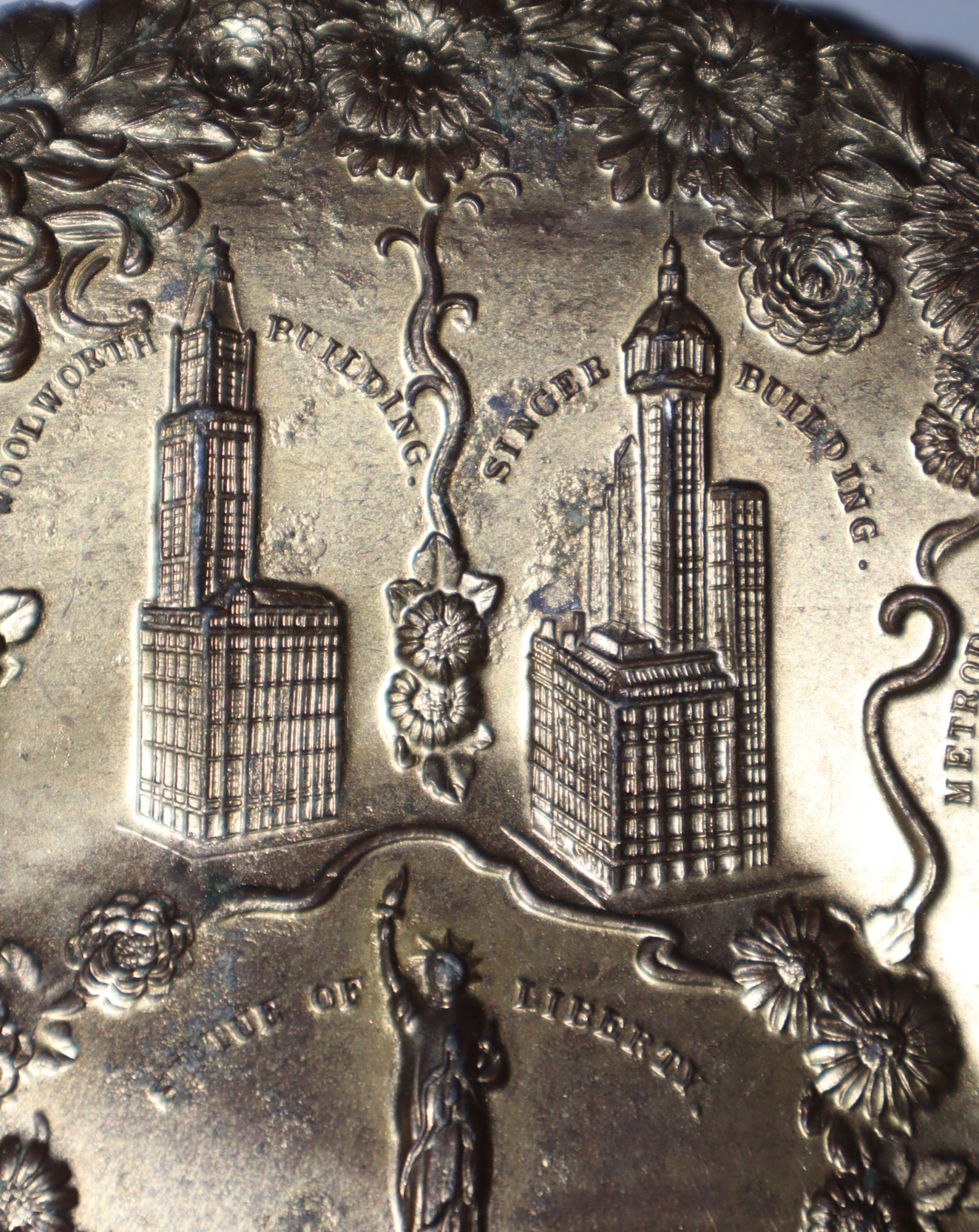 [Gilt Metal Wall Plate] Souvenir of New York